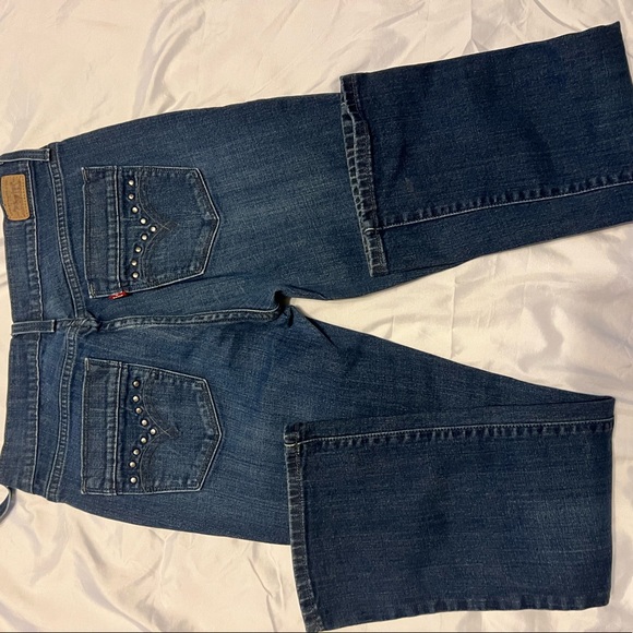 EUC Levi’s denim jeans. Size 6. - Picture 8 of 10